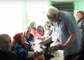 Consilierii municipali ai Partidului „ȘOR” au mers cu daruri de Paște la bătrânii de la azilul din Călărași | VIDEO