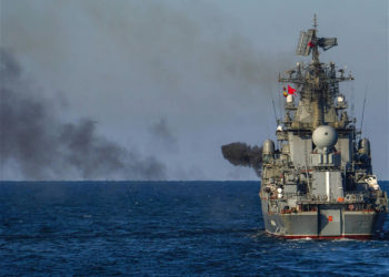 Минобороны РФ: в результате пожара на крейсере «Москва» погиб один человек, еще 27 пропали без вести