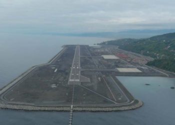 В Турции построили аэропорт со взлетной полосой в Черном море