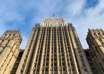 Киев фактически вышел из переговорного процесса, заявили в российском МИД