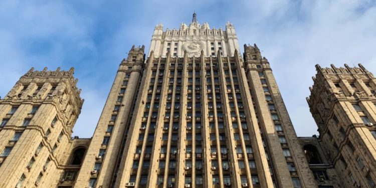 Киев фактически вышел из переговорного процесса, заявили в российском МИД