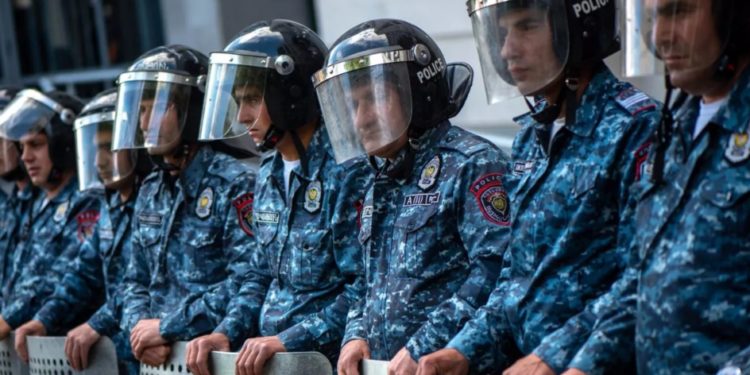 На акциях протеста в Ереване задержали более 70 человек