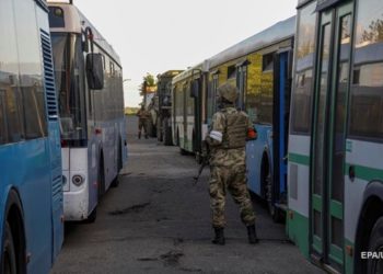 Миноброны РФ: Из Азовстали вышли почти тысяча военных