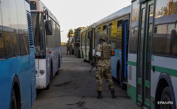 Миноброны РФ: Из Азовстали вышли почти тысяча военных