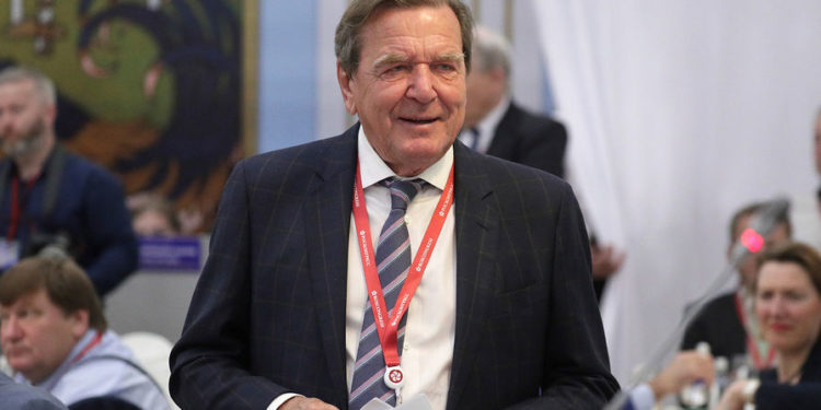 Европарламент ввел санкции против экс-канцлера Германии