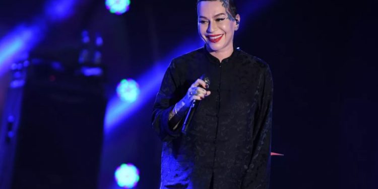 СМИ: Певицу Наргиз задержали в аэропорту Домодедово