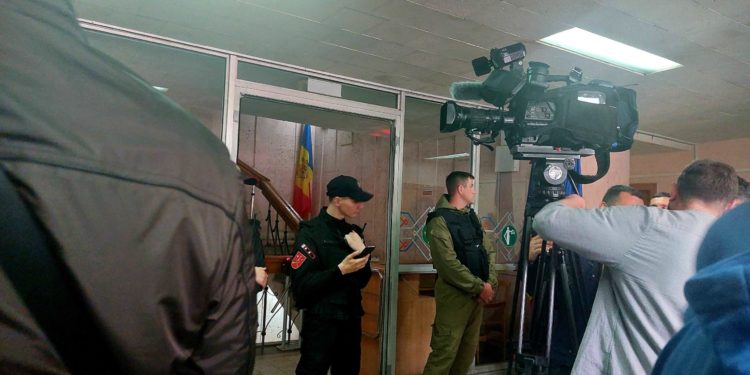 Додона «обезопасили» от журналистов. Как карабинеры объясняют нарушение прав прессы