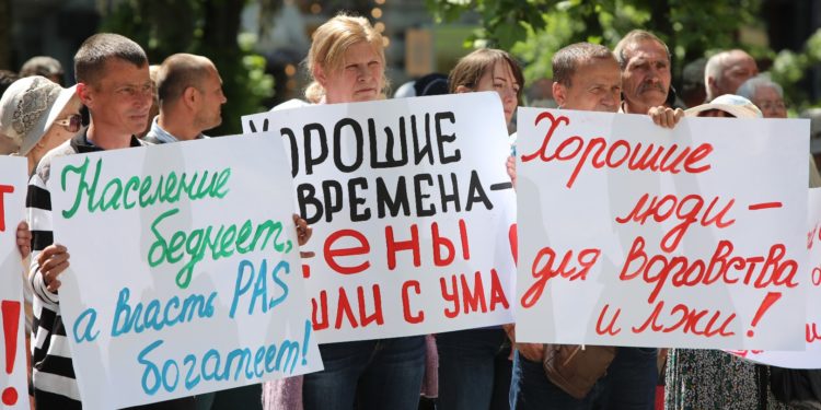 Очередной протест объединенной оппозиции. ПКРМ и Партия «ШОР» требовали сегодня отставки Правительства