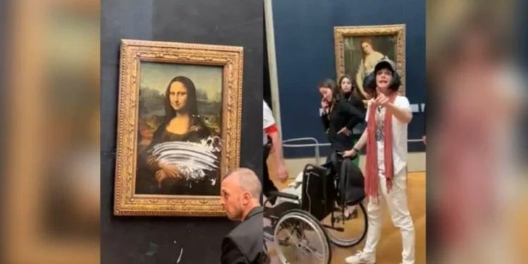 В Лувре картину «Мона Лиза» измазали тортом