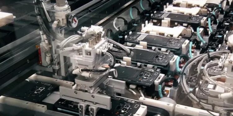 Компания Samsung сократила производство смартфонов