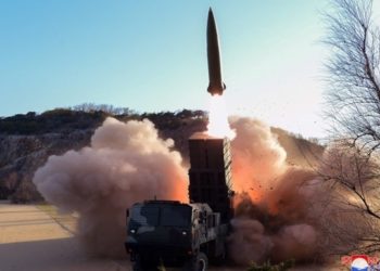 Северная Корея запустила ракету в сторону Японского моря