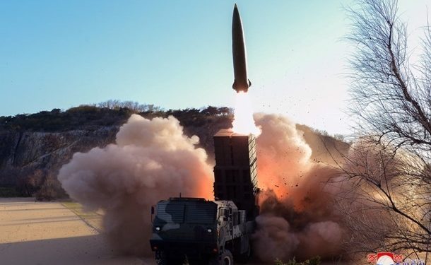 Северная Корея запустила ракету в сторону Японского моря
