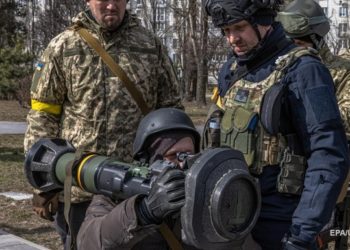 Байден призвал увеличить военные мощности для Украины