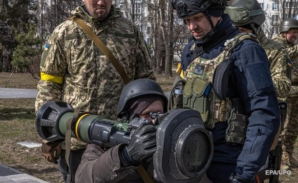 Байден призвал увеличить военные мощности для Украины
