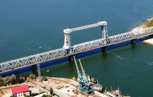 Российские военные нанесли ракетный удар по мосту в Одесской области