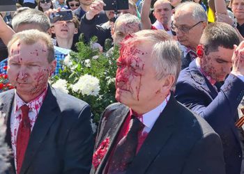 Неизвестные напали на посла России в Варшаве во время празднования Дня Победы