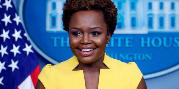 Новым пресс-секретарем Белого дома назначена Карин Жан-Пьер. Она станет первой темнокожей и первой представительницей ЛГБТ на этом посту