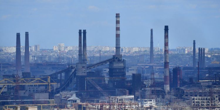 Ministerul rus al Apărării: încă 21 de persoane au fost evacuate din uzina „Azovstal”