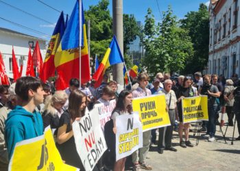 „Suntem împotriva acestei justiții”. Membrii și simpatizanții PSRM continuă protestele în susținerea lui Igor Dodon | VIDEO