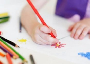 Atelier de creație, organizat la biblioteca „Ion Creangă” din Orhei. Copiii refugiați din Ucraina au desenat „pacea” și o lume colorată fără război | VIDEO