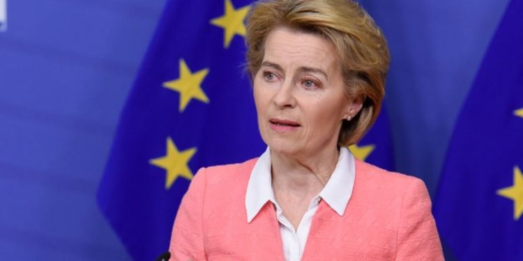 Ursula von der Leyen: Vom propune azi interzicerea totală a petrolului rusesc din Europa