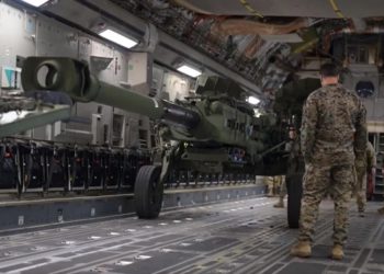 Пентагон показал отправку гаубиц в Украину