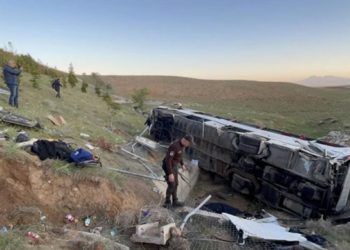 Автобус со студентами перевернулся в Турции, более 40 пострадавших