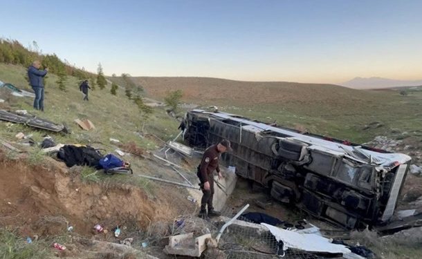 Автобус со студентами перевернулся в Турции, более 40 пострадавших