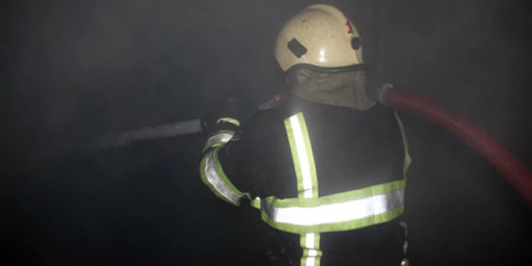Incendiu în raionul Sîngerei: Un bărbat a ajuns la spital cu arsuri grave după ce casa i-a luat foc