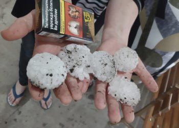 Vreme extremă, în sudul Bulgariei: Stratul de grindină depășește 20 de centimetri | VIDEO
