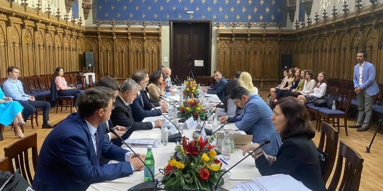 Comisiile juridice şi de politică externă de la București și Chișinău și-au exprimat susținerea pentru organizarea unei reuniuni comune a celor două parlamente