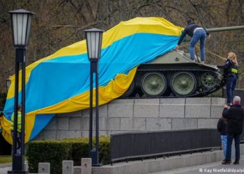 Steagurile Rusiei și Ucrainei, interzise la Berlin pe 8 și 9 mai