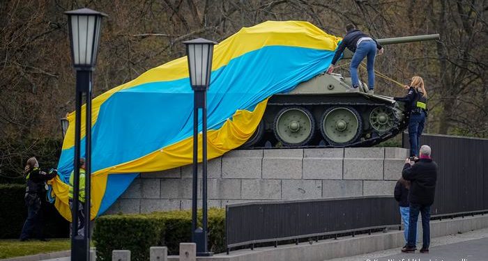 Steagurile Rusiei și Ucrainei, interzise la Berlin pe 8 și 9 mai