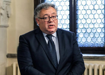 Посол Венгрии объяснил, почему его страна не разрешает провозить оружие в Украину