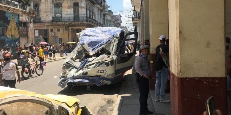 Власти Кубы сообщили о 22 погибших при взрыве в отеле в Гаване