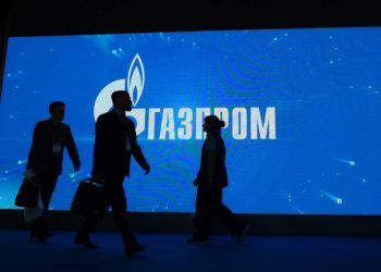 СМИ: Около половины покупателей российского газа открыли рублевые счета для оплаты