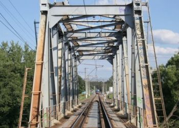 В Курской области, граничащей с Украиной, обрушился железнодорожный мост