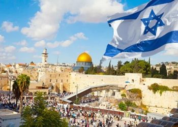 Три человека погибли и не менее четырех пострадали при атаке на прохожих в израильском городе Элад