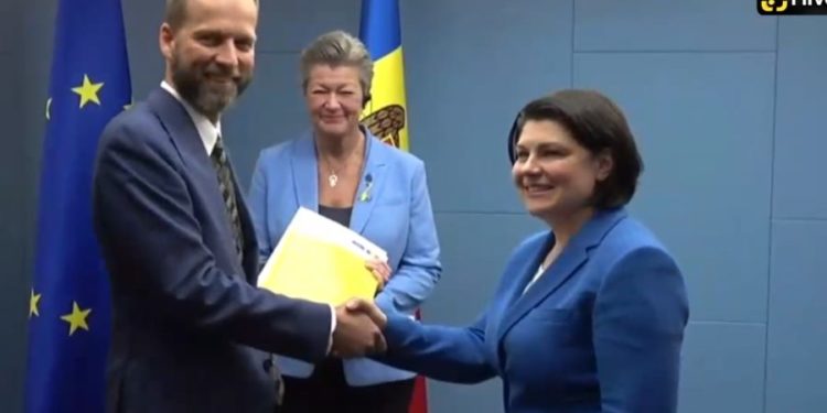 Moldova a transmis astăzi a doua parte a chestionarului de aderare la UE