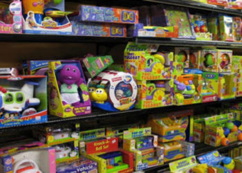 Jucării „periculoase”, vândute în magazine. În ajun de Ziua Copiilor, Agenția pentru Protecția Consumatorilor a înmânat avertizări mai multor agenți economici | VIDEO