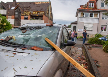 Zeci de răniţi şi pagube materiale importante după o tornadă în vestul Germaniei | VIDEO/FOTO
