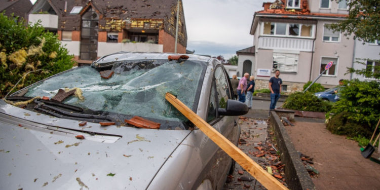 Zeci de răniţi şi pagube materiale importante după o tornadă în vestul Germaniei | VIDEO/FOTO