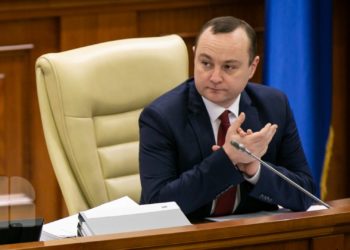 „Noi constatăm că opoziția este ignorată și amenințată cu răfuială politică”. Deputații socialiști au boicotat ședința de azi a Parlamentului | VIDEO