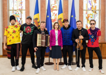 Санду наградила «Орденом почета» солиста Zdob și Zdub и братьев Адваховых | FOTO