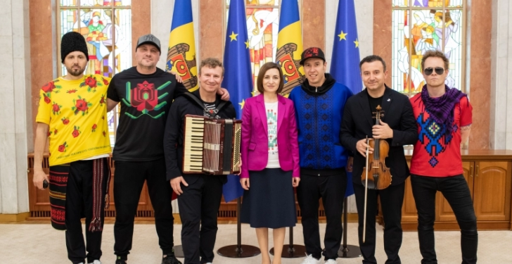 Санду наградила «Орденом почета» солиста Zdob și Zdub и братьев Адваховых | FOTO