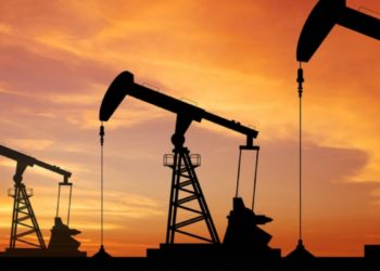 UE vrea să interzică petrolul rusesc până la finalul anului