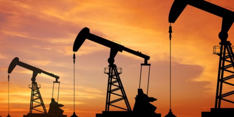 UE vrea să interzică petrolul rusesc până la finalul anului