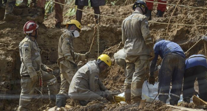 Из-за дождей на северо-востоке Бразилии погибли более тридцати человек