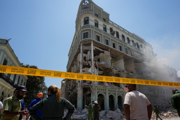 Opt morți și 30 de răniți după o explozie puternică la un hotel de lux din Havana | FOTO