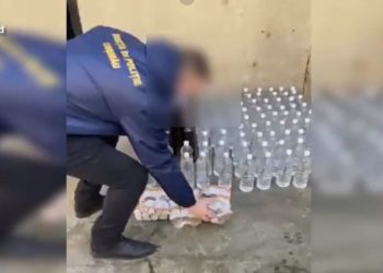 Polițiștii au depistat un depozit cu băuturile alcoolice contrafăcute, care au fost vândute pe teritoriul capitalei | VIDEO